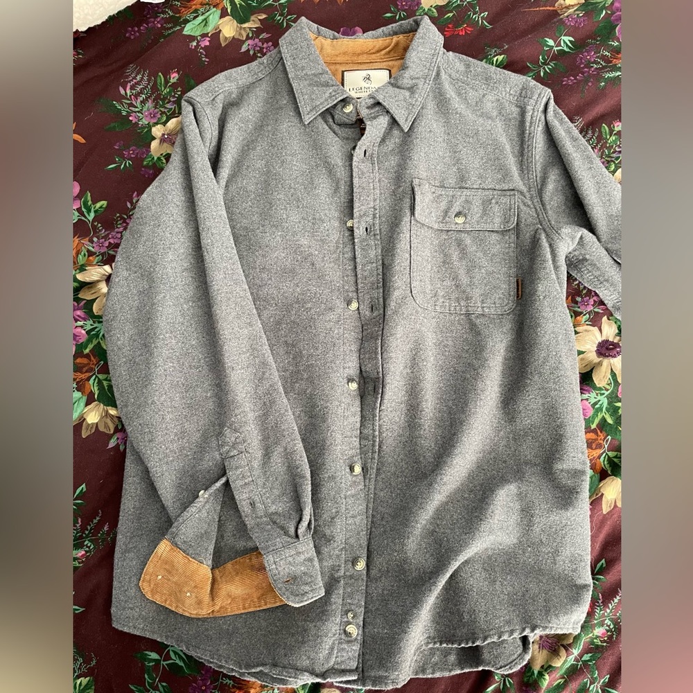 Legendary white tails men’s flannel. Never been worn.
